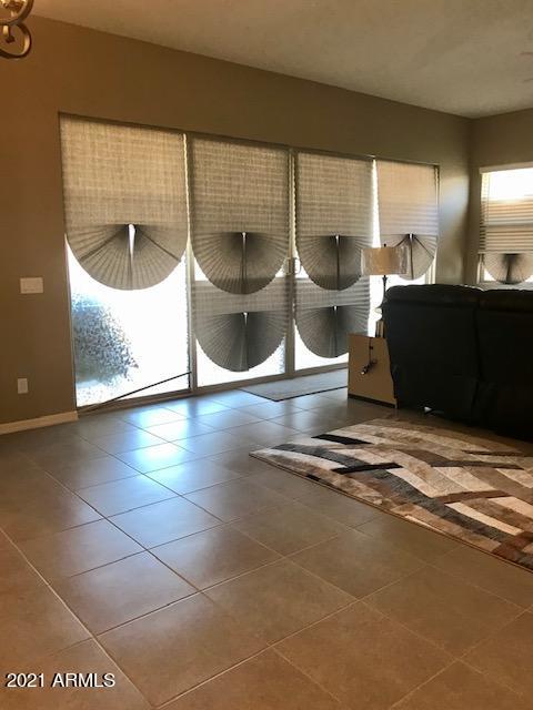 FAMILY/LIVING ROOM 2