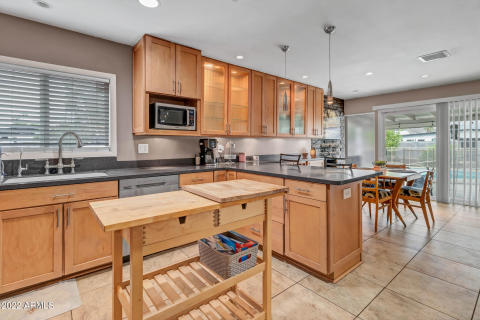 9832 N 29th St-21