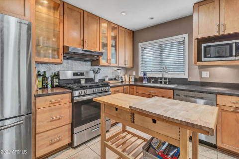 9832 N 29th St-22