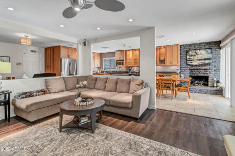 9832 N 29th St-33