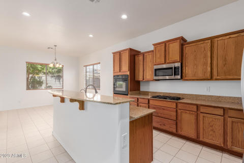 Belly up and converse with the chef! Belly up and converse with the chef!