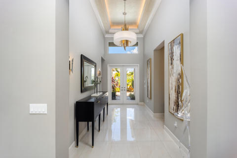Foyer to Door