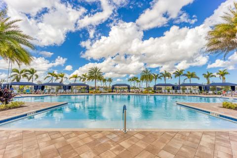 Valencia Cay Pool