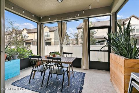 Lanai-2.jpg Lanai-2.jpg