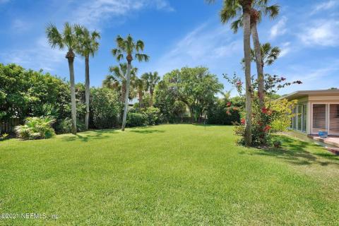 Private Large Backyard Private Large Backyard