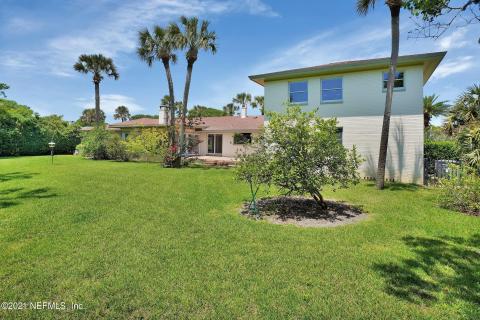 Large Backyard with Lots of Privacy Large Backyard with Lots of Privacy