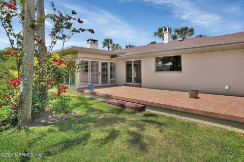 Large Deck for Entertaining Large Deck for Entertaining