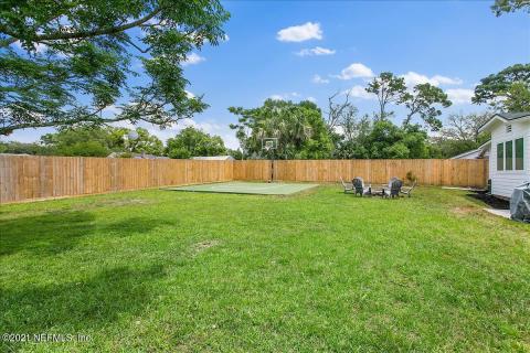 Backyard (2).jpg Backyard (2).jpg