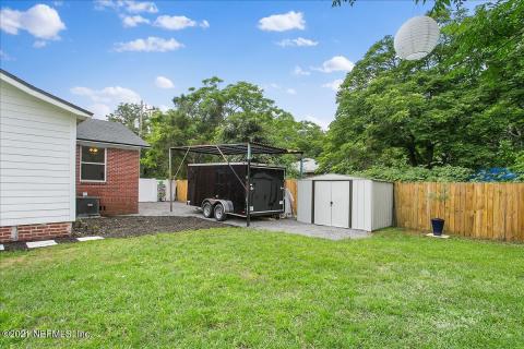 Backyard-4.jpg Backyard-4.jpg