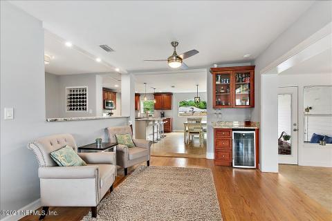 Living Room (2).jpg Living Room (2).jpg