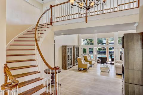 Stunning Staircase makes a statement