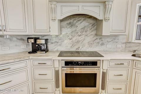 Beautiful Quartz Backsplash