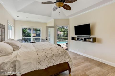 Owner's Suite w/ access to Pool