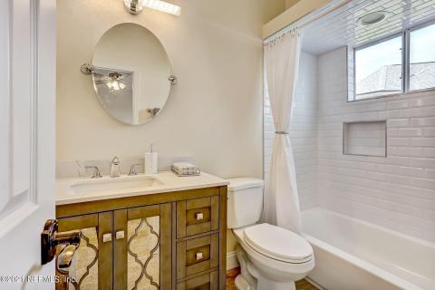 Guest Bathroom downstairs