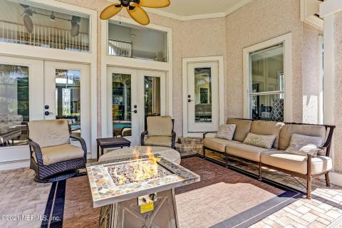 Great Covered Lanai for Entertainment