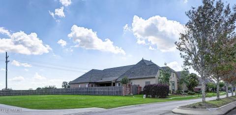 212 Gleneagles Circle