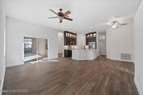 Kitchen-Living
