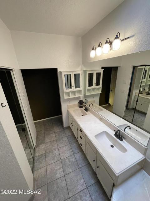 master bathroom pic 2