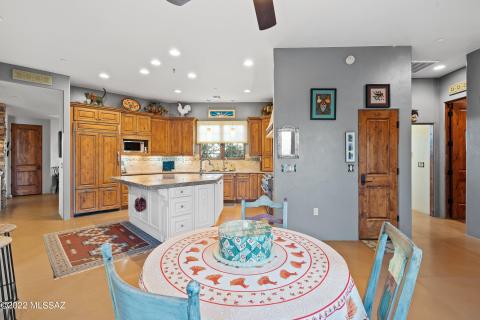 21-Breakfast Area