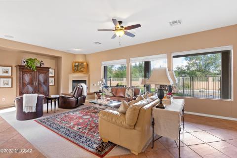 08-Living Area