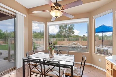 12-Breakfast Nook