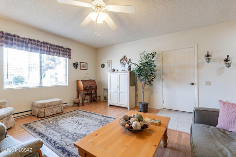 Entry/Living Room Entry/Living Room