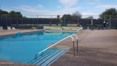Large Commuity Pool