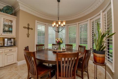 Breakfast room next to the kitchen.