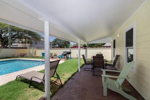 Ooh-la-la! Covered patio to enjoy a quite retreat and Coastal breezes and intermittent sounds of the waves rolling in.