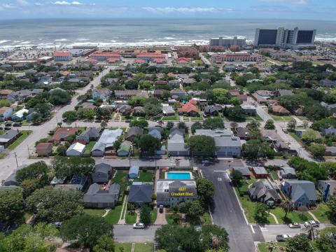 As you can see this home is close to the Seawall and beach and is awaiting your Coastal Dreams of relaxation and Island enjoyment.