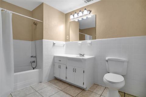 Nice and roomy primary bath