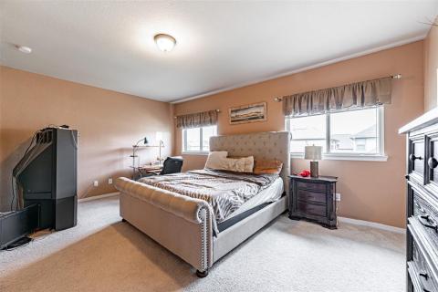 Large secondary bedrooms upstairs Large secondary bedrooms upstairs