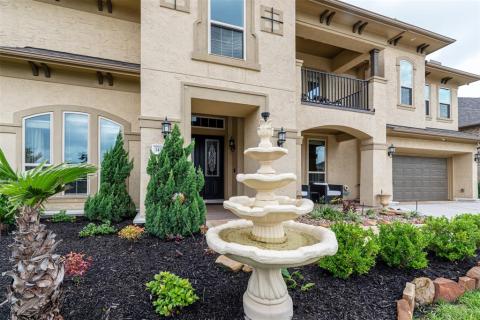 Beautiful landscaping entering the home. Beautiful landscaping entering the home.