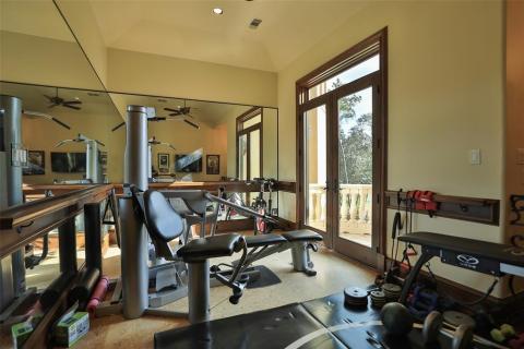 No need for a gym membership. Perfect place for your work out equipment! Mirror walls & doors that lead to the balcony to bring the natural light in! No need for a gym membership. Perfect place for your work out equipment! Mirror walls & doors that lead to the balcony to bring the natural light in!
