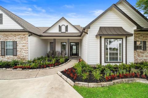 This Outdoor Retreat with a Huge Backyard and Epic Views...........why would you keep looking?!