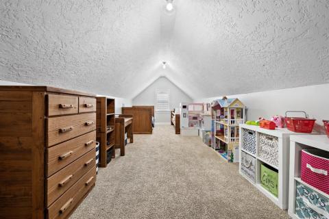 Need a gameroom, kids playroom, a room to Home School the kids? This room has unlimited possiblity of continuous space.