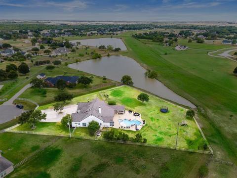 A view of the property, some of the ponds, the Horse Riding Reserve area, and all in this Well maintain neighborhood.