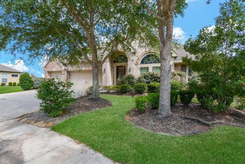 Yes, indeed! There really is such a thing as perfection, and this palatial, brick, single family residence is it, in the desirable master planned community of Sienna, at 6907 Goldleaf Court, Missouri City, TX.