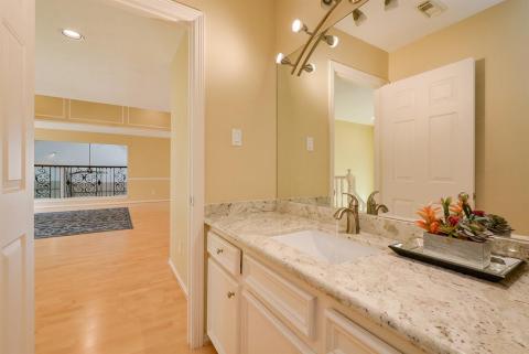 A beautifully handy bath on the 2nd level gameroom floor. Also, look for (2) Jack and Jill bathrooms among secondary bedrooms.