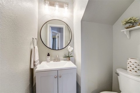 Guest bathroom.