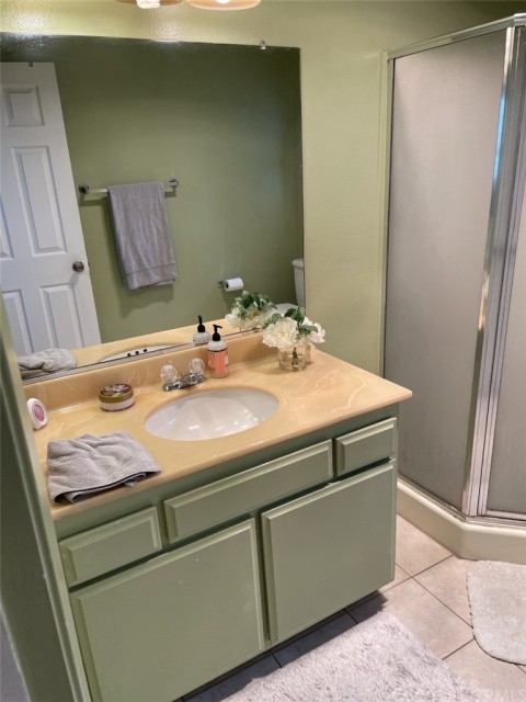 2nd bedroom bathroom