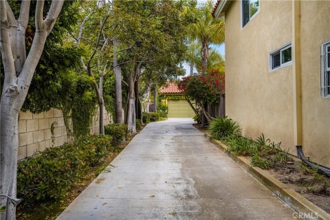 Private Drive-way to property