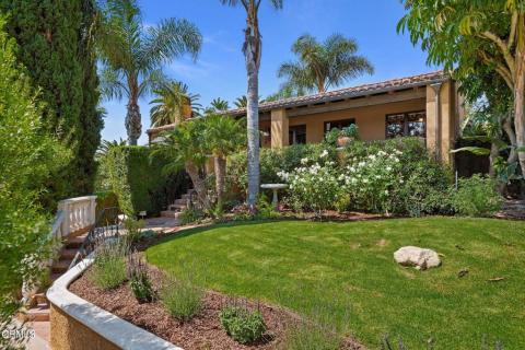 14-web-or-mls-01 - Front Yard View