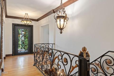 19-web-or-mls-06 - Foyer