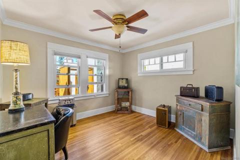 Such a lovely, bright room. Nice view of the beautiful floors.