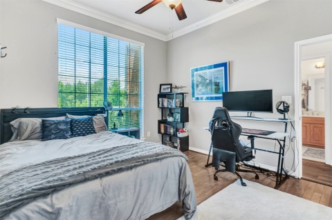 1st floor bedroom, easy access to full bath.