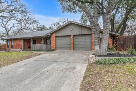 A fresh coat of paint makes this home pop!