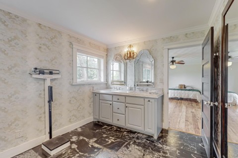 Primary Bathroom His and hers sinks,