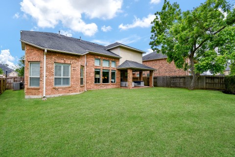 Don't miss this sparkling home with a like-new feel! Make your offer today!