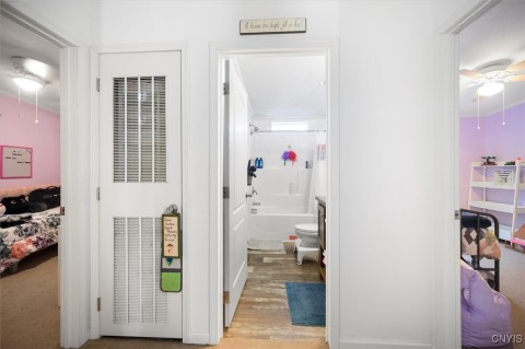 Entrance to 2 bedrooms and bath